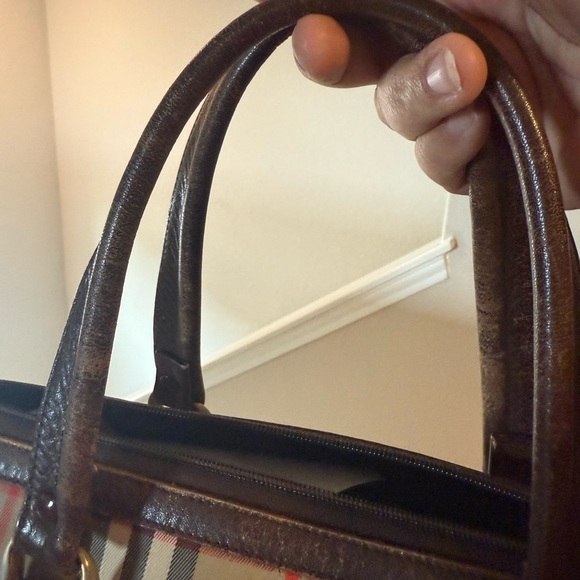 vintage Burberry Boston bag featuring the iconic Haymarket bag - Picture 6 of 16